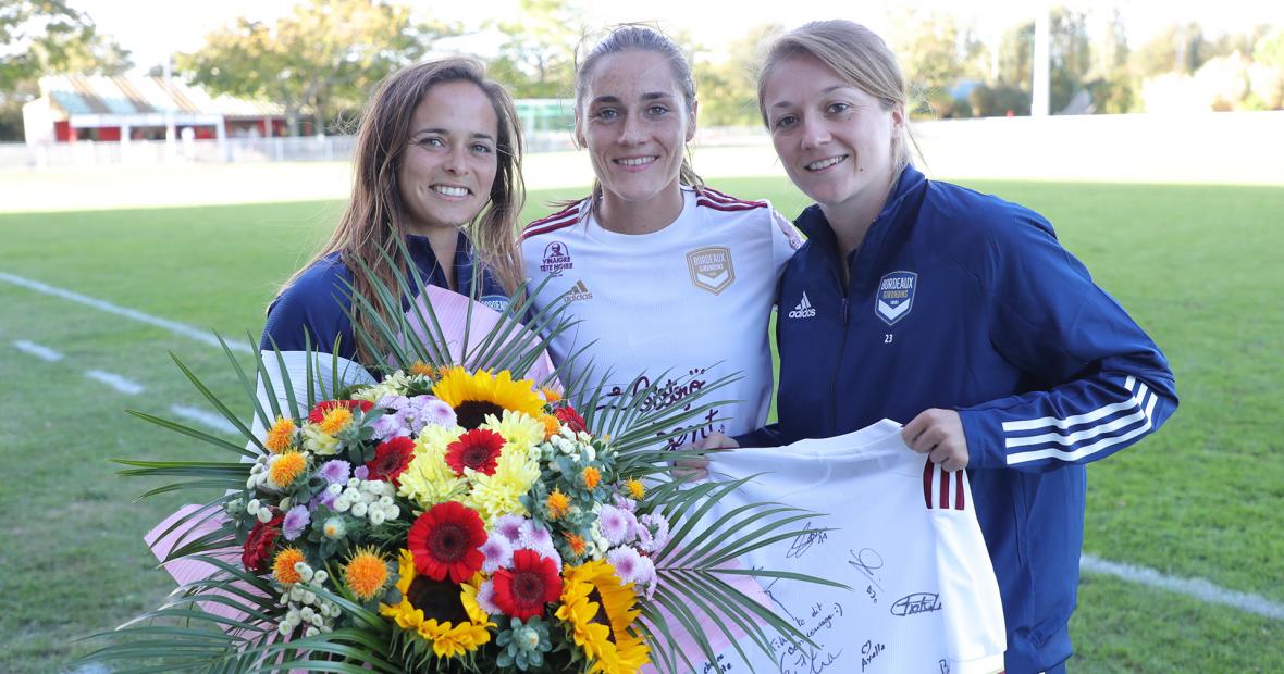 Remise du bouquet pour le départ de Sophie Istillart Remise du bouquet pour le départ de Sophie Istillart