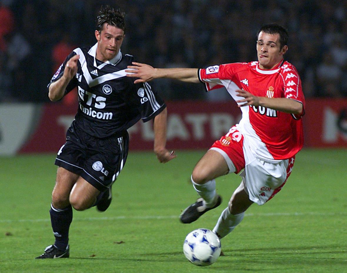 François Grenet déborde Willy Sagnol lors de Bordeaux-Monaco en 1999 François Grenet déborde Willy Sagnol lors de Bordeaux-Monaco en 1999