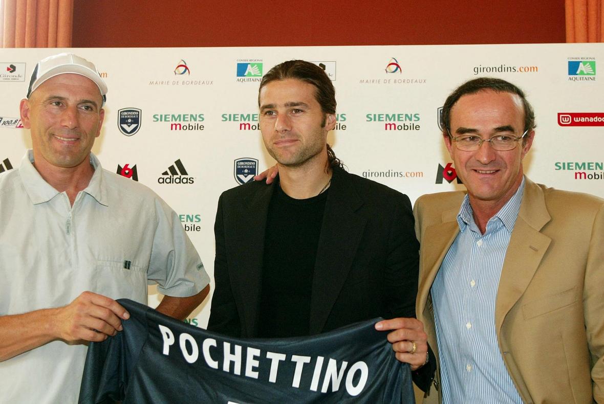 Mauricio Pochettino, lors de sa signature à Bordeaux, avec Jean-Louis Triaud et Elie Baup Mauricio Pochettino, lors de sa signature à Bordeaux, avec Jean-Louis Triaud et Elie Baup