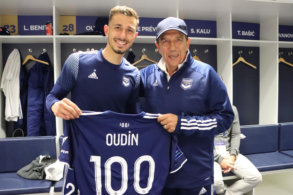 Rémi Oudin célèbre son 100ème match en L1 avec Jean-Louis Gasset