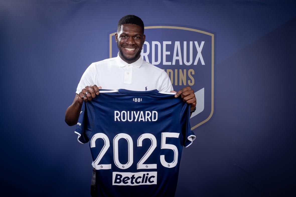 Davy Rouyard signe son premier contrat professionnel (Juin 2021)