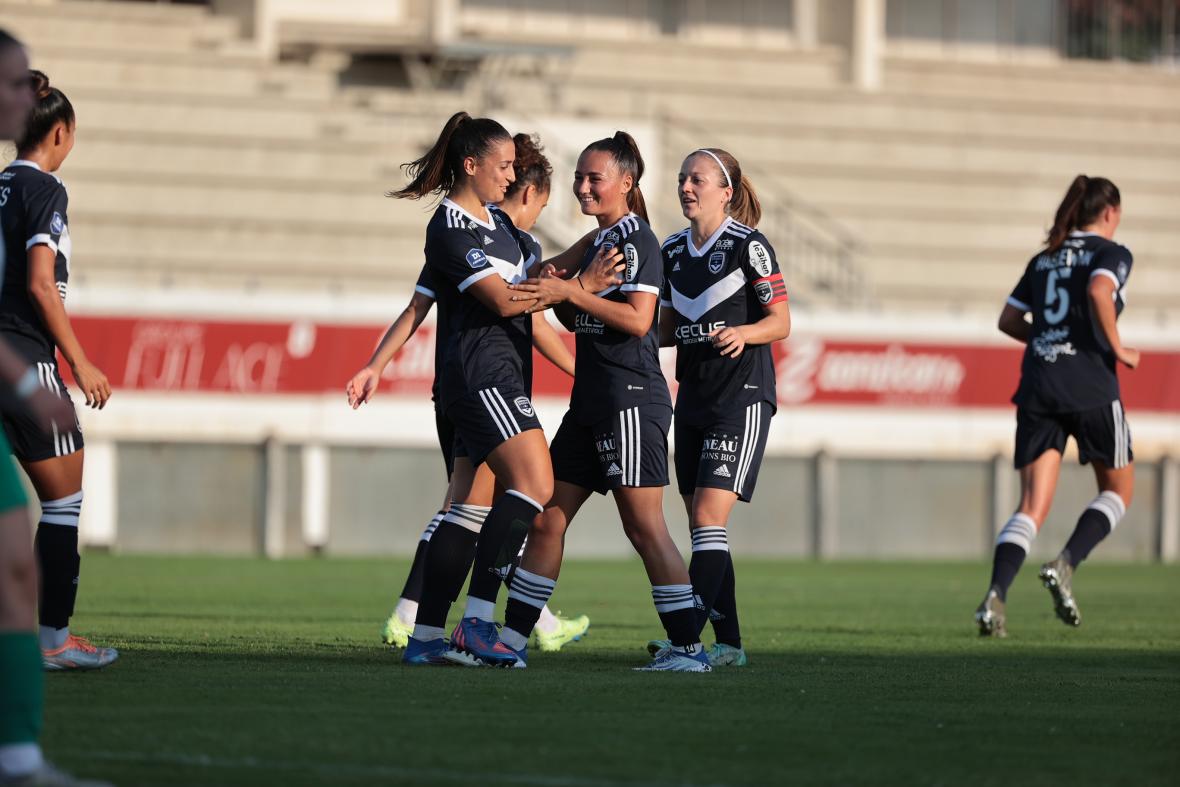 L'équipe féminine en amical face à Mérignac-Arlac (août 2022)
