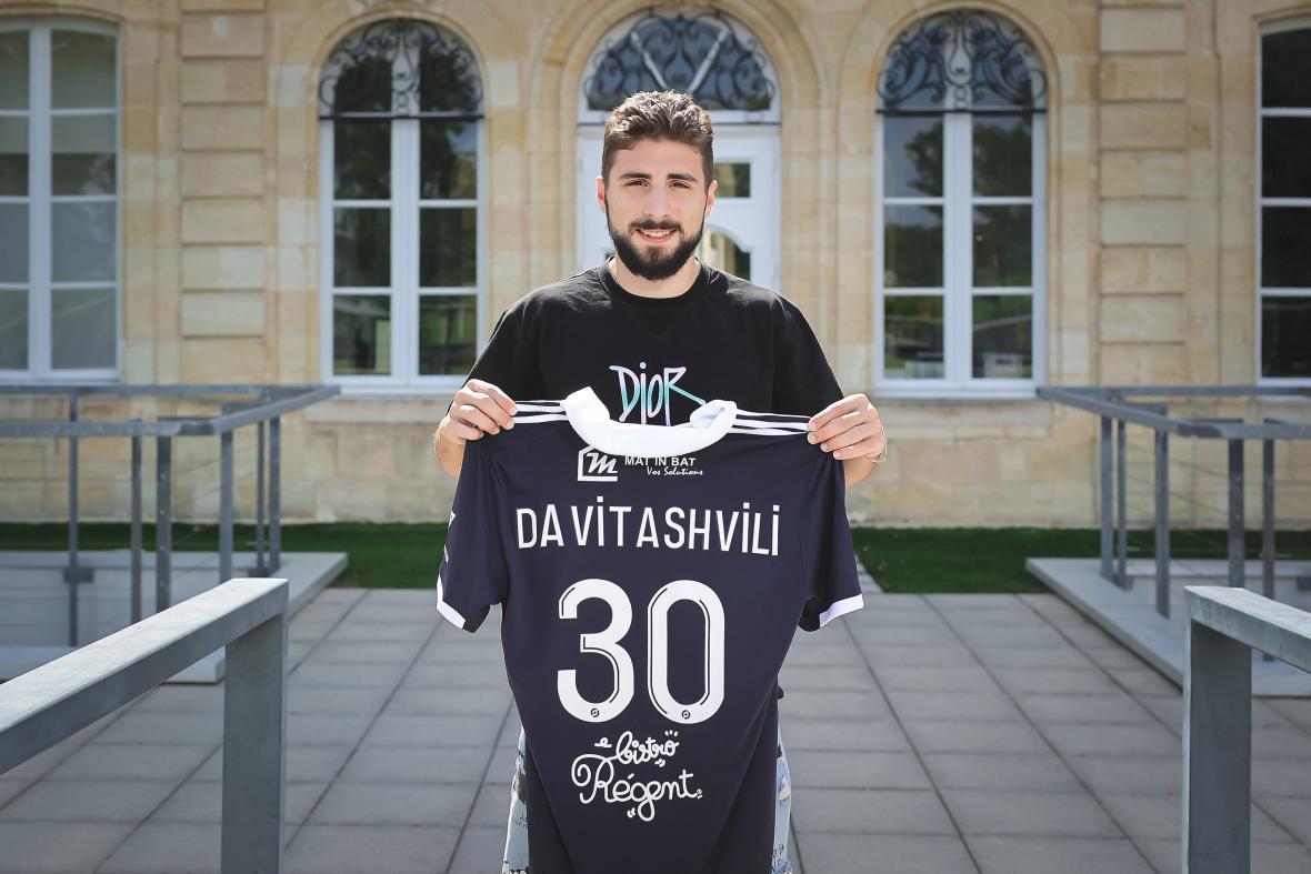 Davitashvili signe à Bordeaux (septembre 2022)