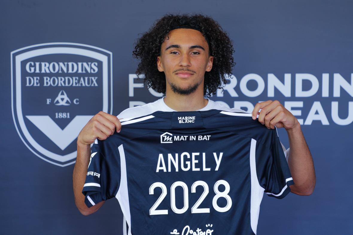 Mathys Angely signe son premier contrat professionnel (Mai 2024)