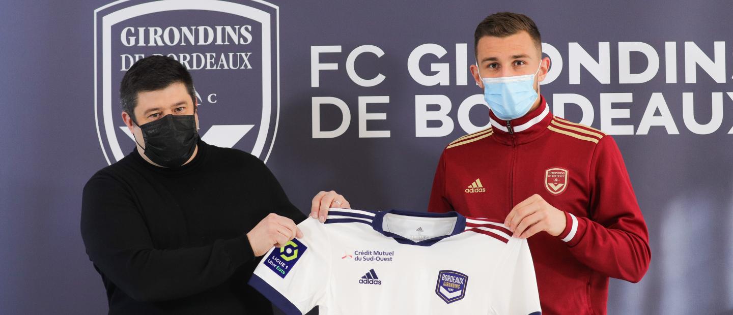 Thomas Jacquemier et Rémi Oudin présentent le maillot Coeur Marine et Blanc Thomas Jacquemier et Rémi Oudin présentent le maillot Coeur Marine et Blanc