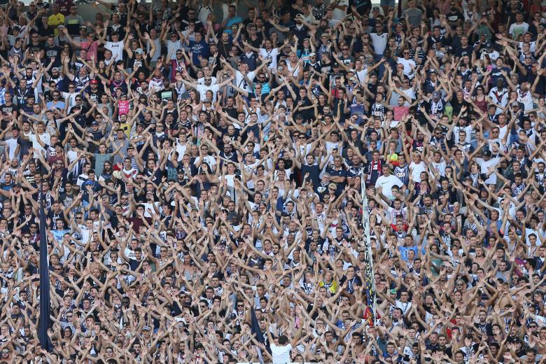 Venez supporter notre équipe à l'extérieur Venez supporter notre équipe à l'extérieur