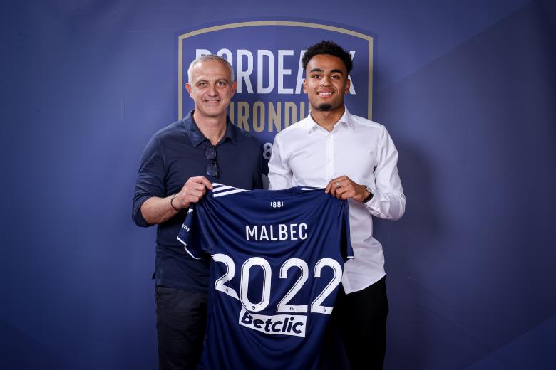 Tidiane Malbec signe son premier contrat professionnel (Juin 2021)