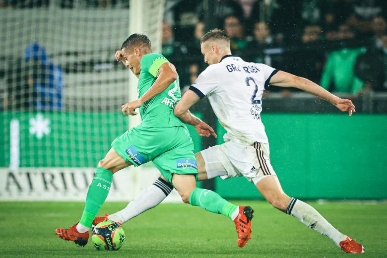 Stian Gregersen face à Romain Hamouma face à l'AS Saint-Etienne (septembre 2021) Stian Gregersen face à Romain Hamouma face à l'AS Saint-Etienne (septembre 2021)