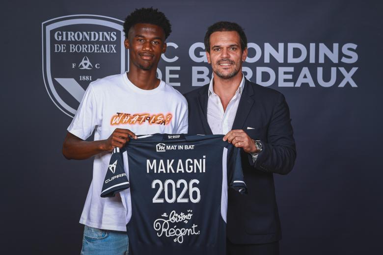 Emilien Makagni signe son premier contrat professionnel (Août 2023)