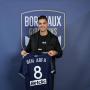 Hatem Ben Arfa pose avec son maillot