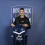 Hatem Ben Arfa pose avec son maillot