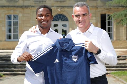 Loic Bessilé pose avec Eduardo Macia 