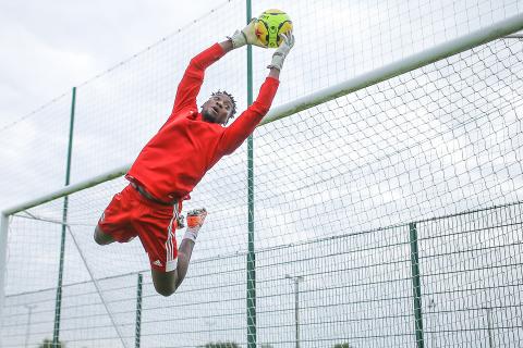 Over Mandanda