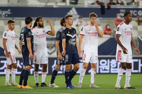 Laurent Koscielny et Loris Benito au corner