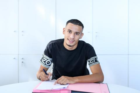 Mehdi Zerkane signe son contrat