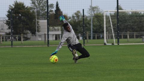 Over Mandanda