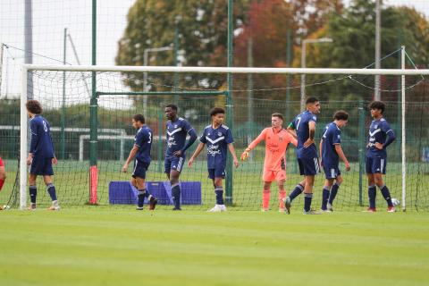 Les U19 défendent sur corner