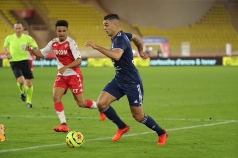 Hatem Ben Arfa défie la défense monégasque