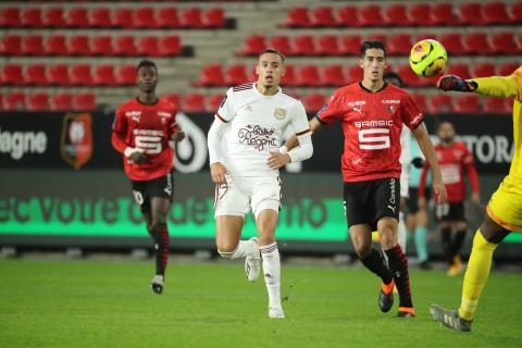 Mehdi Zerkane face à Nayef Aguerd