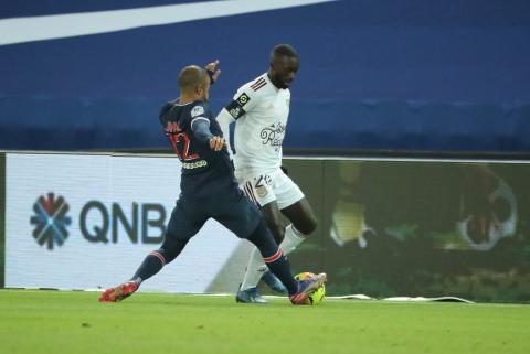 Youssouf Sabaly, solide face au PSG