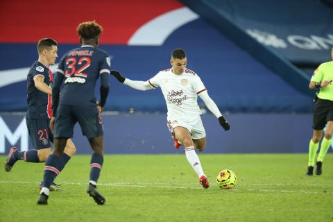 Hatem Ben Arfa tente sa chance du gauche