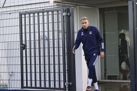 Mehdi Zerkane à la sortie du vestiaire