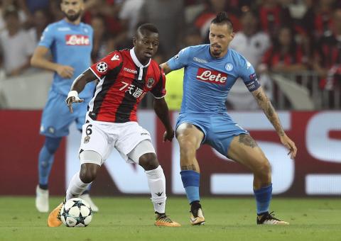 Jean-Michaël Seri face à Naples sous le maillot de Nice