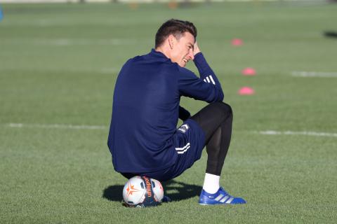 Koscielny qui observe ses coéquipiers