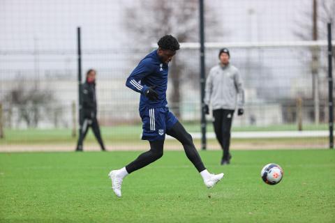 Josh Maja reprend du gauche