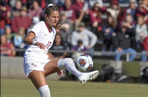 Malia Berkely sous le maillot de FSU (Etats-Unis)