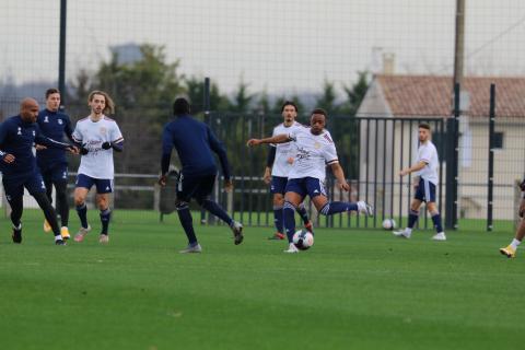 Opposition lors d'un entraînement entre les pros et la réserve