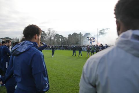 Les supporters bordelais encouragent leurs joueurs à l'entraînement (Bordeaux-Marseille, 0-0, Saison 2020-2021)