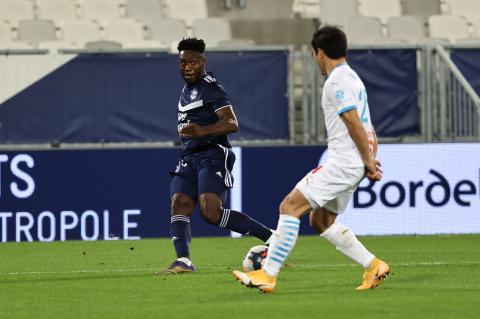 Enock Kwateng à la passe (Bordeaux-Marseille, 0-0, Saison 2020-2021)