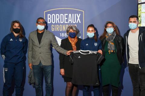 Remise des équipes Adidas aux équipes féminines amateurs