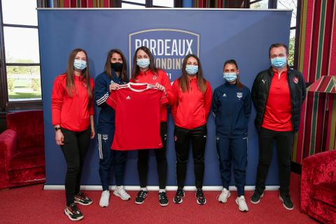 Remise des équipes Adidas aux équipes féminines amateurs