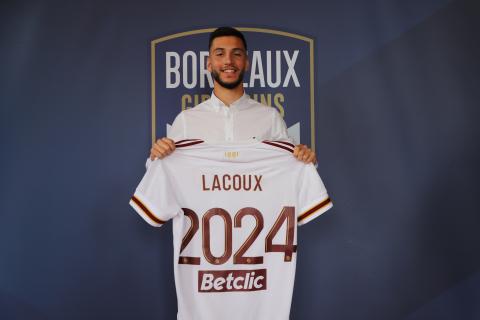 Tom Lacoux signe son premier contrat professionnel (25.03.2021)