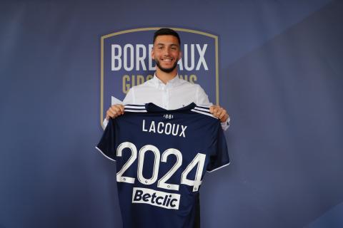 Tom Lacoux signe son premier contrat professionnel (25.03.2021)