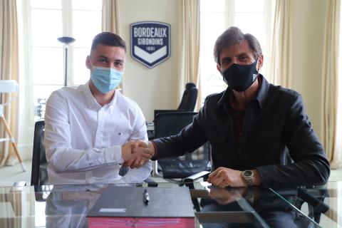 Tom Lacoux signe son premier contrat professionnel (25.03.2021)