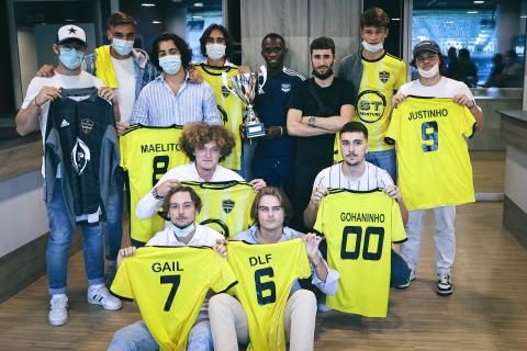 La remise du Trophée Burdigala 2021 avant Bordeaux-Lens (septembre 2021)