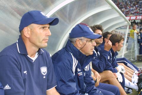 Pierrot Labat sur le banc avec Elie Baup