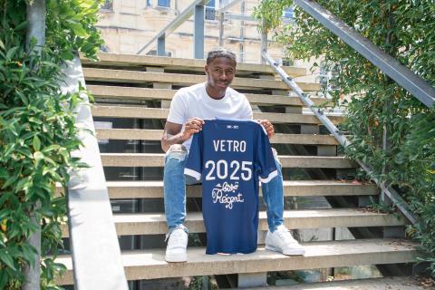 Julien Vetro signe son premier contrat professionnel (Juin 2022)