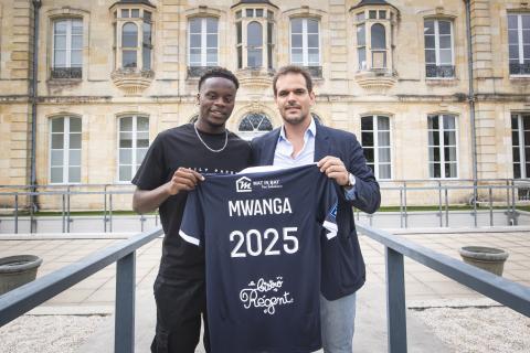 Premier contrat professionnel pour Junior Mwanga