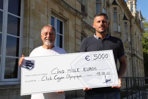 Remise d'un chèque de 5000€ au Cazaux Olympique Football