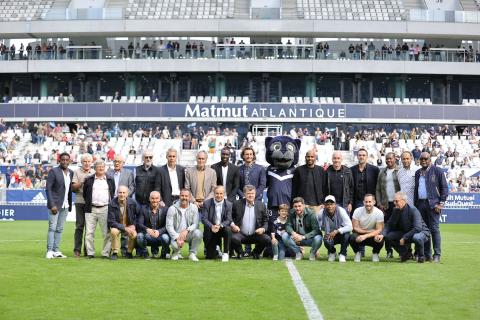 Les anciens joueurs lors du match anniversaire des 141 ans (octobre 2022)