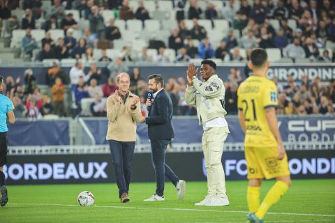 Aurélien Tchouaméni donne le coup d'envoi de Bordeaux-Pau (novembre 2022)