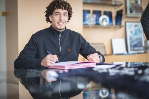 Tijany Atallah signe son premier contrat professionnel (Novembre 2022)