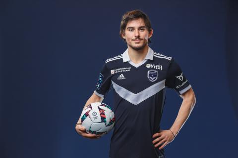 Alexi Pitu signe à Bordeaux (Janvier 2023)