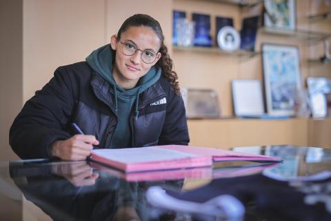 Marie Dehri signe son premier contrat professionnel (Mars 2023)