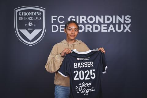 Ambre Basser-Drunet signe son premier contrat professionnel (Avril 2023)