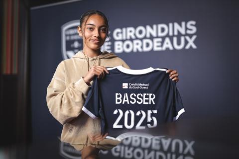 Ambre Basser-Drunet signe son premier contrat professionnel (Avril 2023)